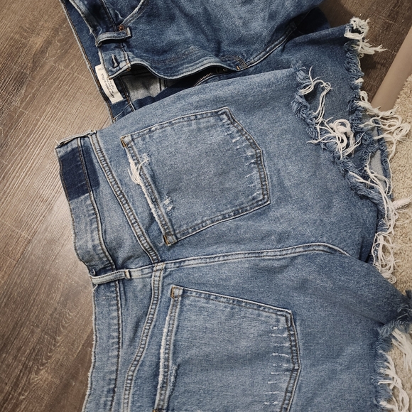 A&F OG 4" Mom Shorts- Light and Medium, sz 14/32. Used, great condition - Picture 6 of 6